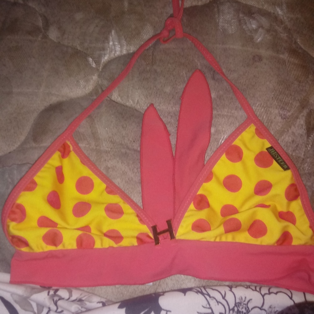 Bikini top.